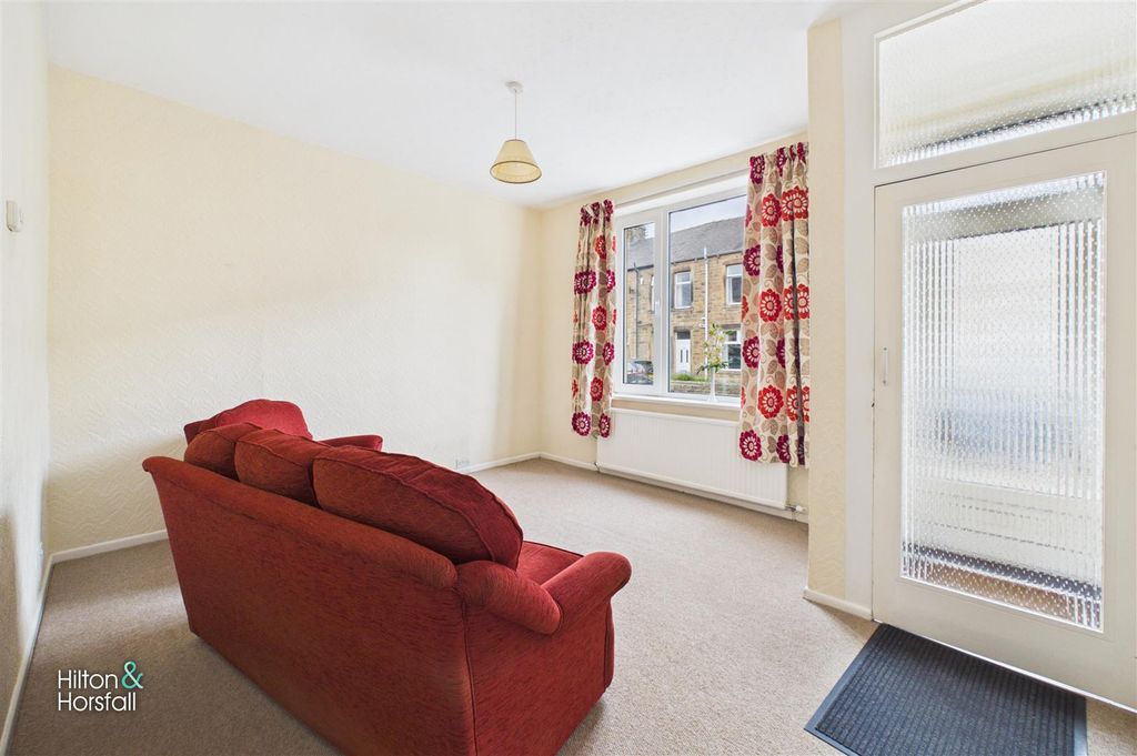 Property photo 2 of 12 Longroyd Road