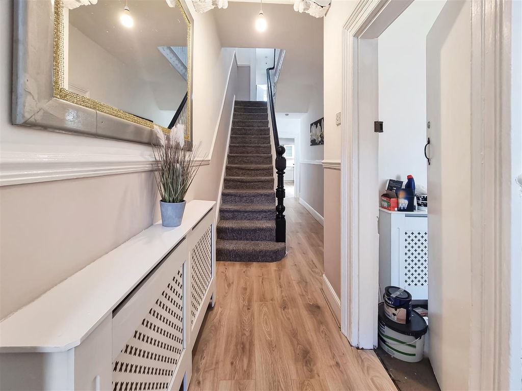Property photo 2 of 16 80093.Jpg