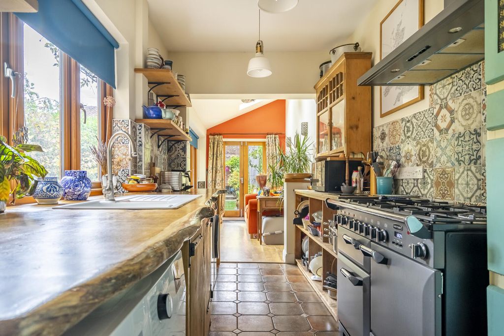 Property photo 3 of 20 Kitchen