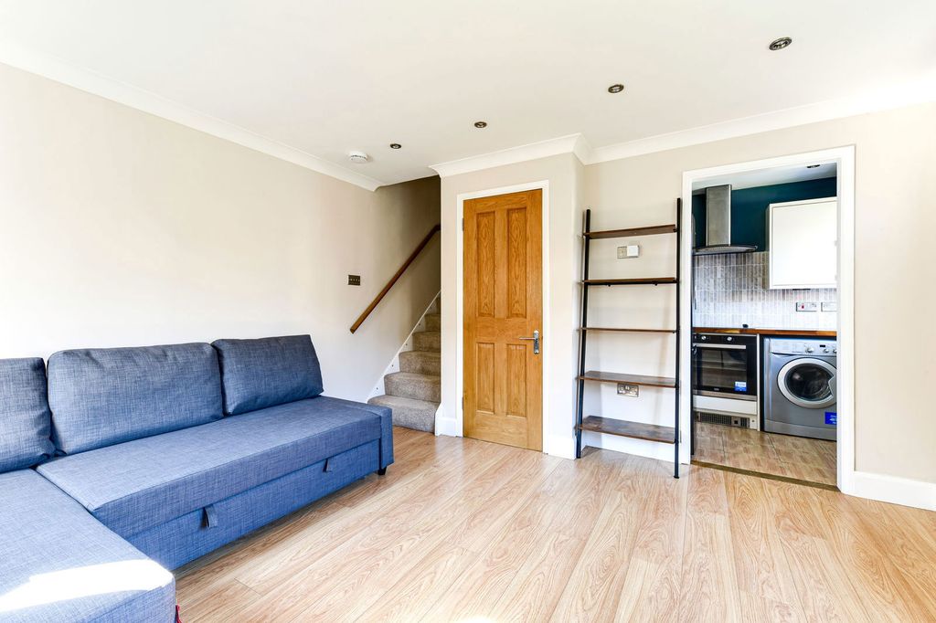 Property photo 2 of 9