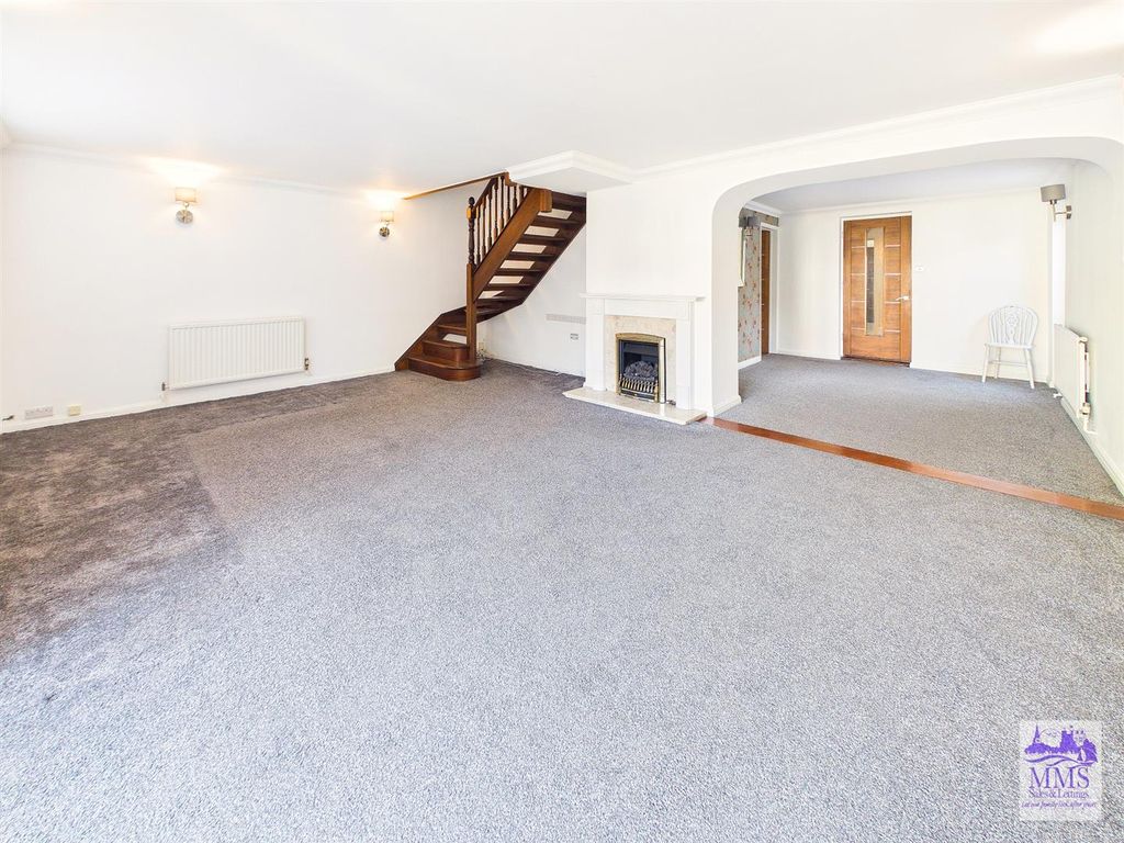 Property photo 2 of 25 Cam04098G0-Pr0201-Still016.Jpg