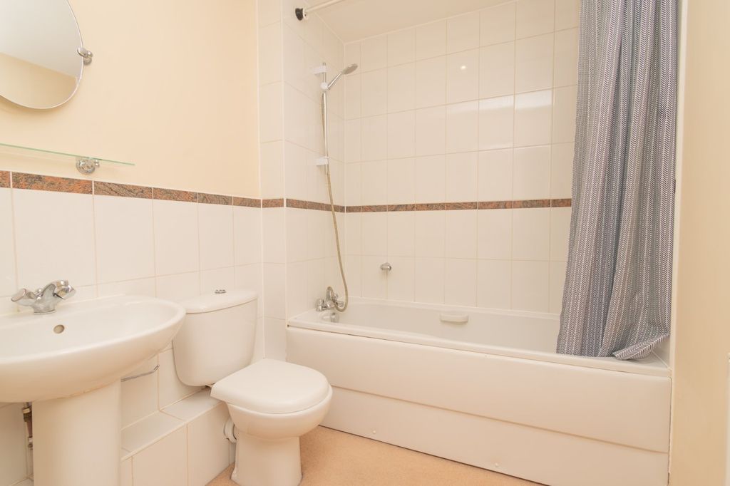 Additional image 9 of 2 bed flat for saleAinsley Way, Chartham, Canterbury CT4