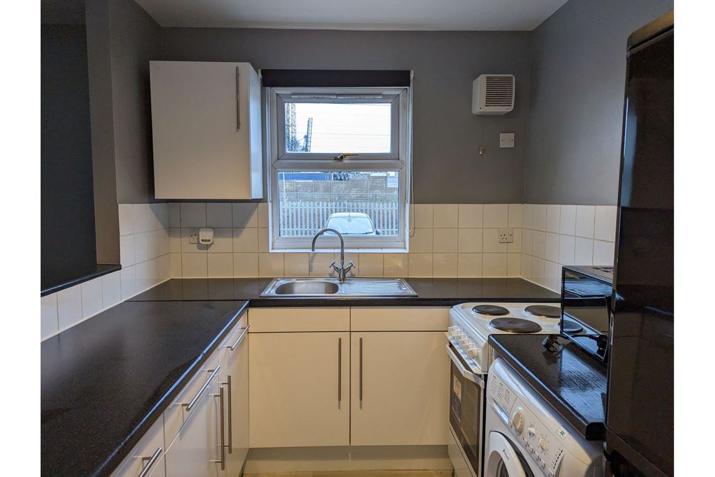 Property photo 2 of 14 Kitchen
