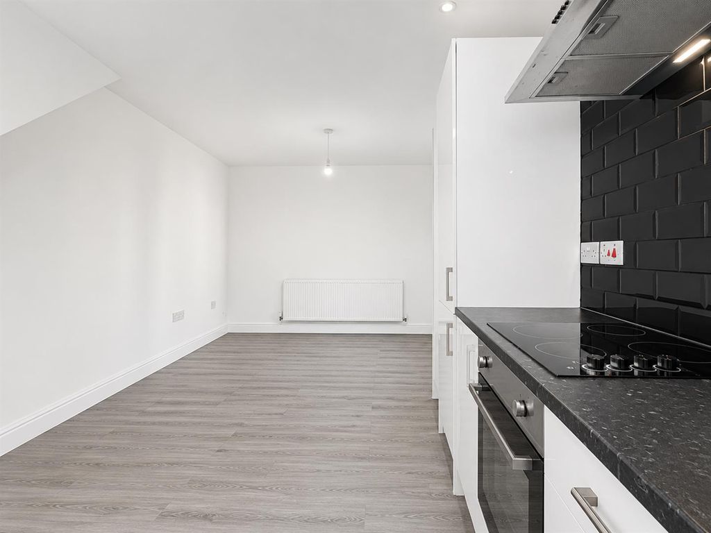 Property photo 3 of 10 Kitchen 2.Png
