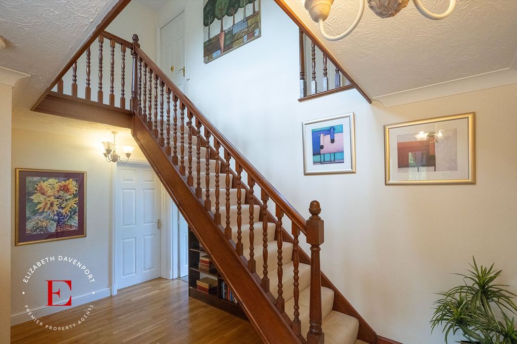 Property photo 2 of 27