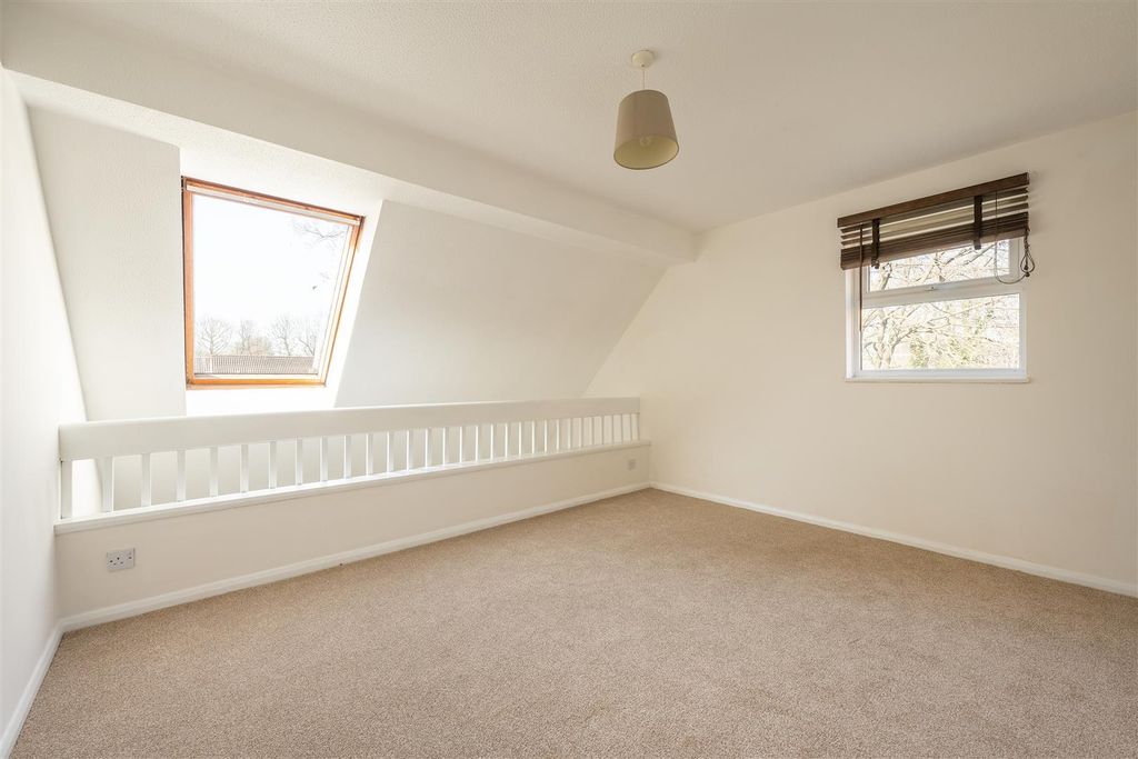 Property photo 3 of 20 Hermon Hill,E11