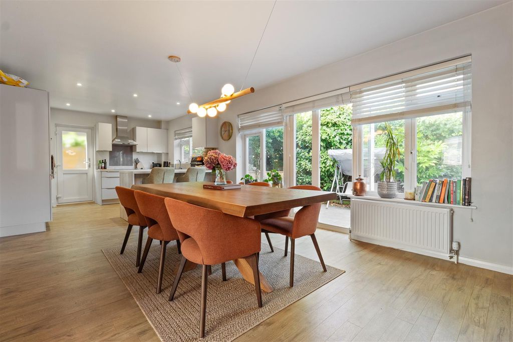 Property photo 2 of 26 9 Wallace Avenue-013.Jpg