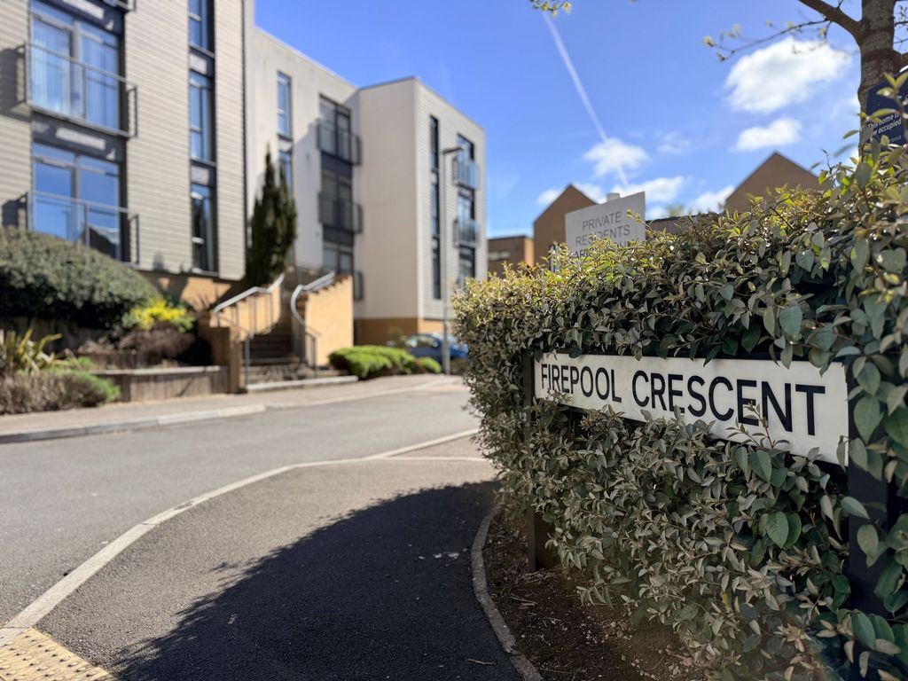 Property photo 3 of 21 Firepool Crescent