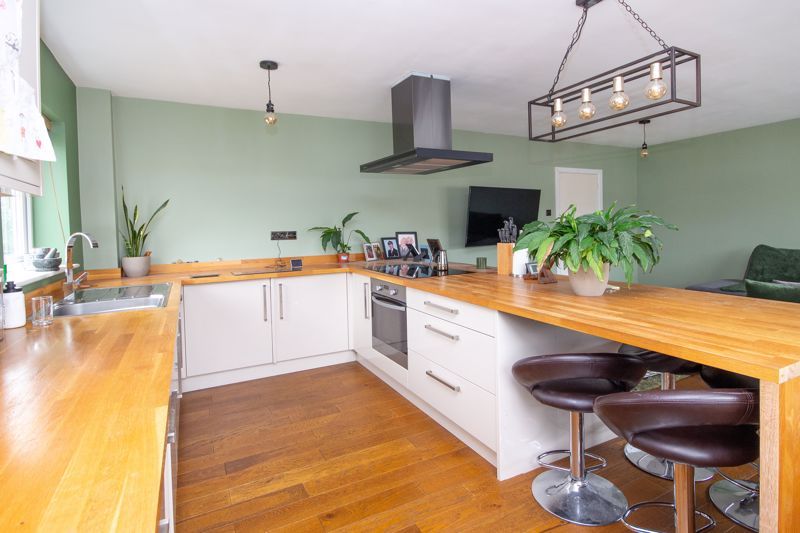 Property photo 3 of 9 Kitchen