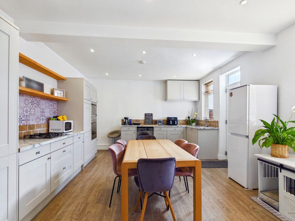 Property photo 2 of 22 Kitchen