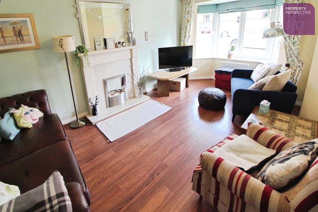 Property photo 2 of 14 Lounge