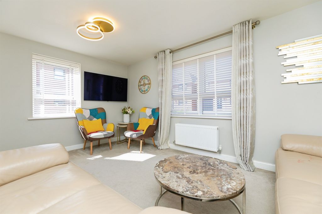 Property photo 3 of 17