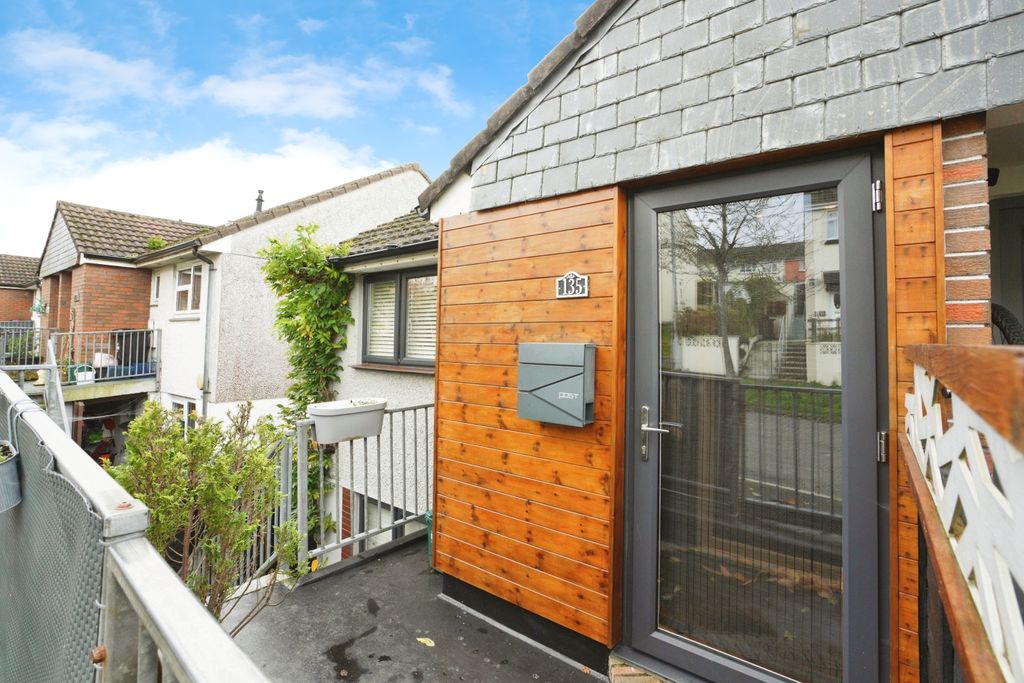 Property photo 2 of 20 Entrance Porch