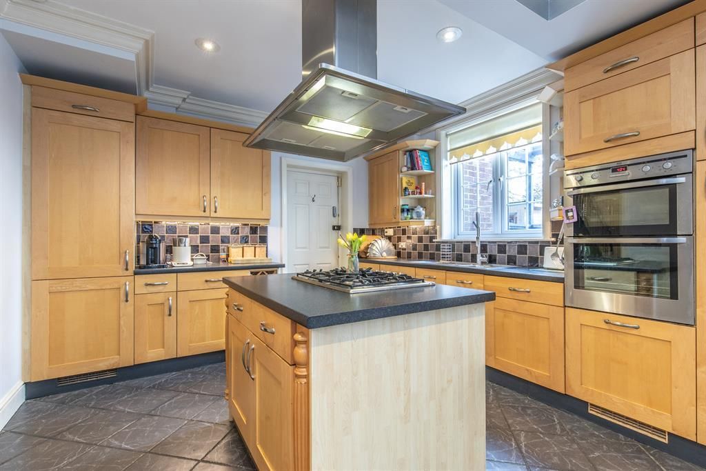 Property photo 3 of 37