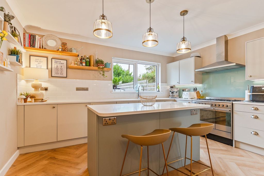 Property photo 3 of 32