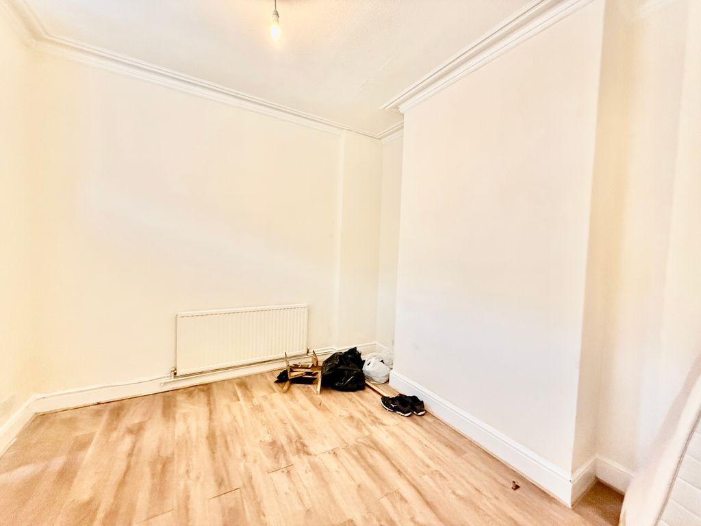 Property photo 2 of 11 Image