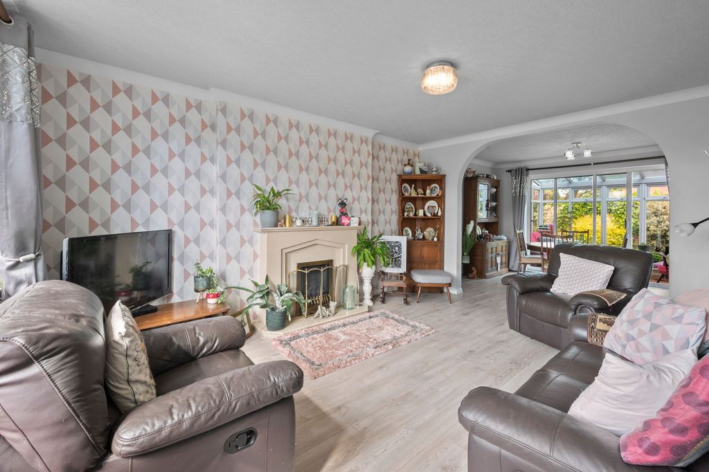 Property photo 2 of 34