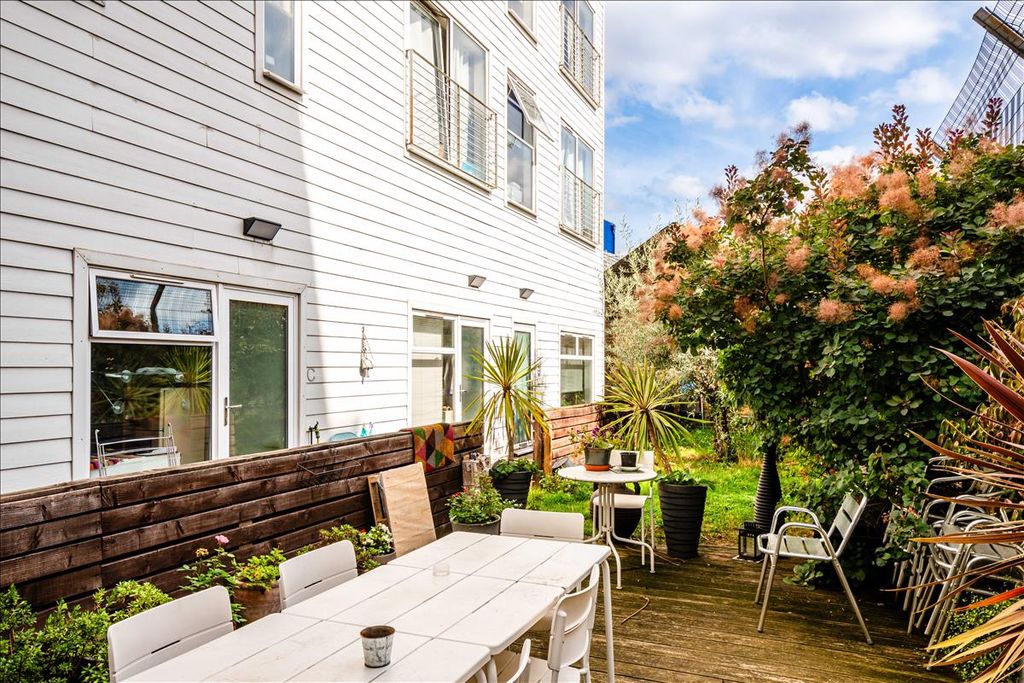 Property photo 3 of 23