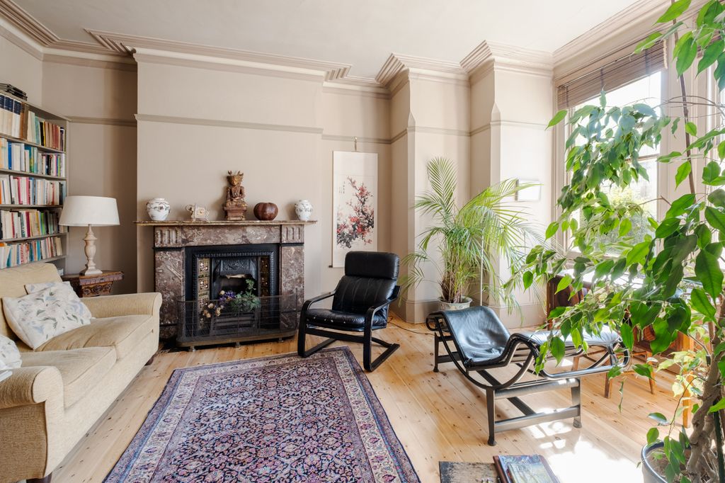 Property photo 2 of 31
