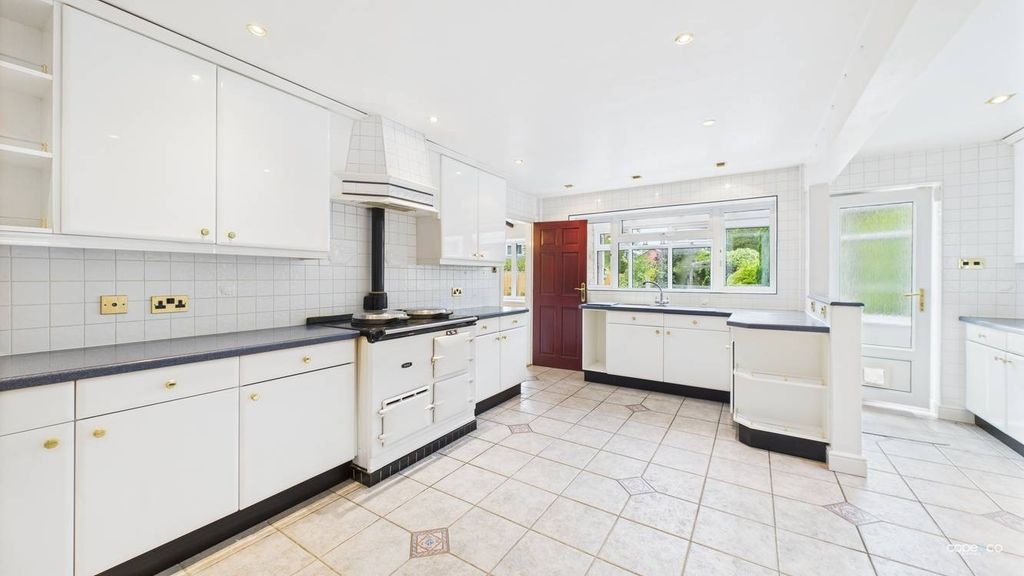 Property photo 2 of 19 4423653