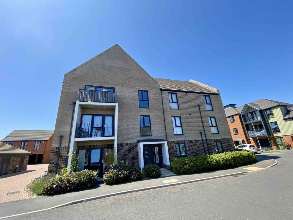 Property photo 1 of 16 1 Bedroom Apartment For Sale - Old Felixstowe - Wainwrights
