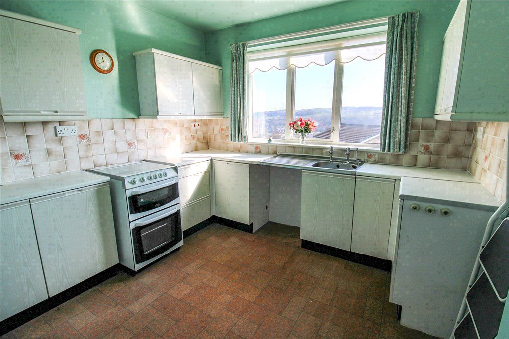 Property photo 3 of 9 Kitchen