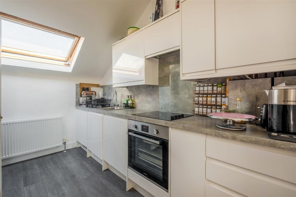 Property photo 3 of 12 45 Portland Rd-2.Jpg