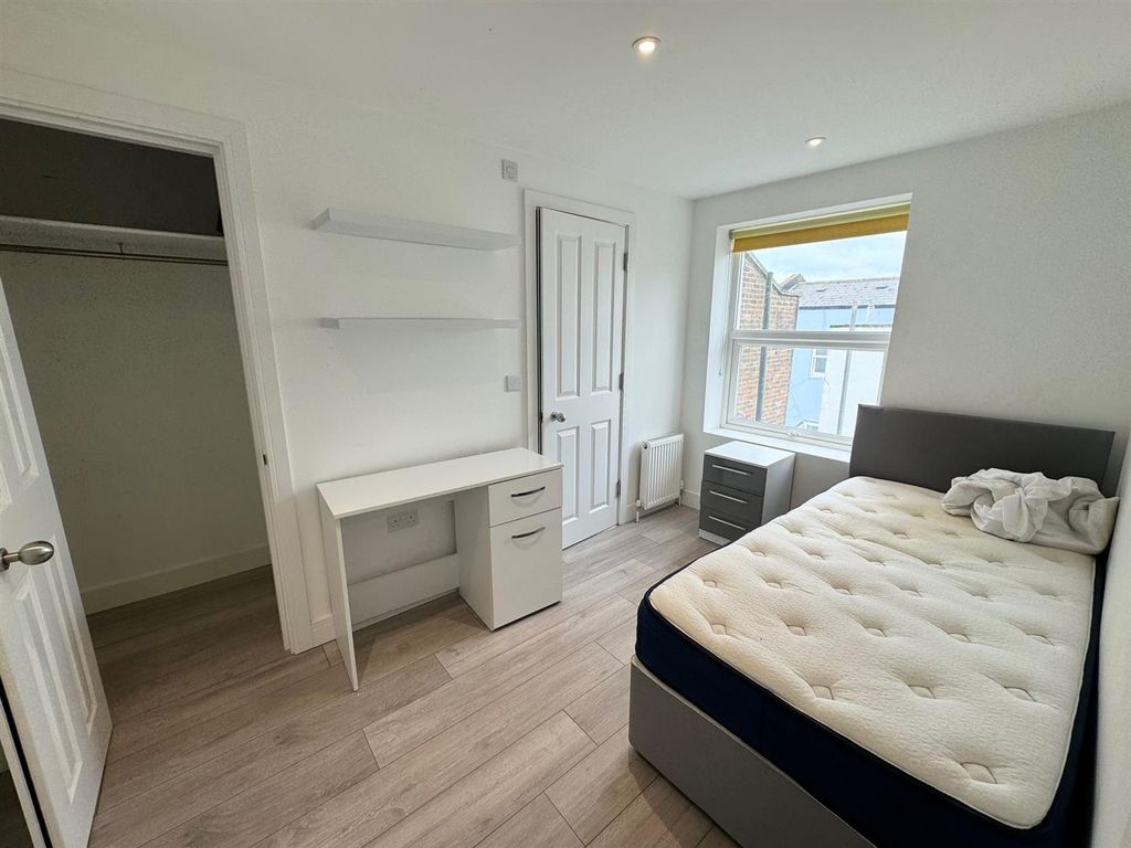 Additional image 7 of 4 bed shared accommodation to rentNorfolk Square, Brighton BN1