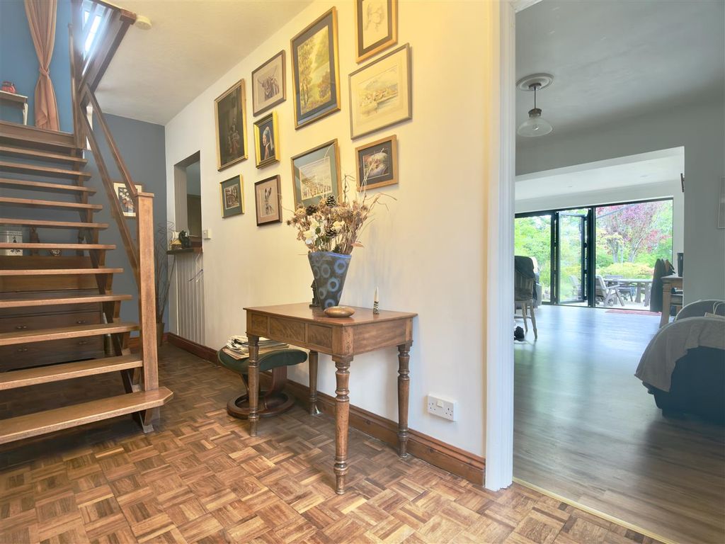 Additional image 41 of 4 bed detached house for saleHorsham Road, Crawley RH11