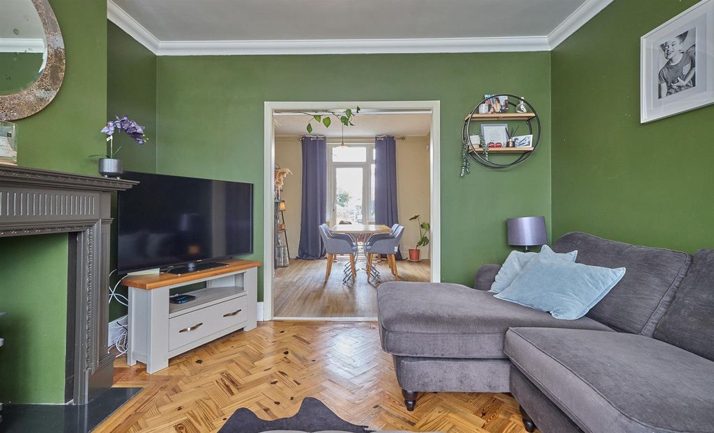 Property photo 2 of 18 Sketchley Road_2.Jpg