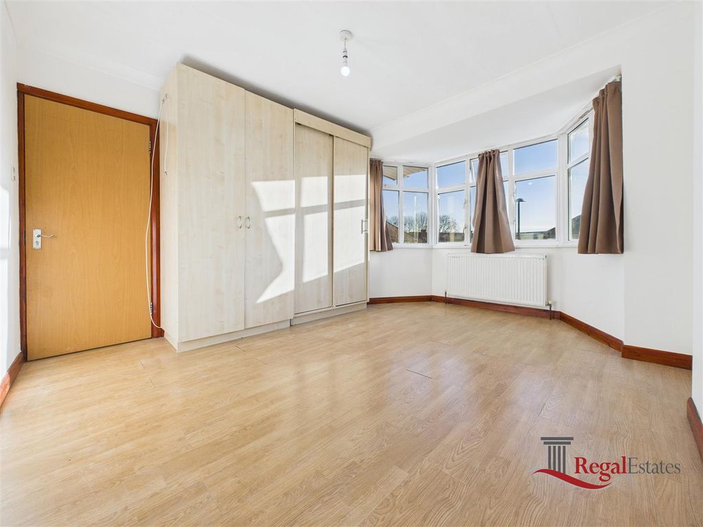 Property photo 3 of 9 Cam02489G0-Pr0245-Still008.Jpg