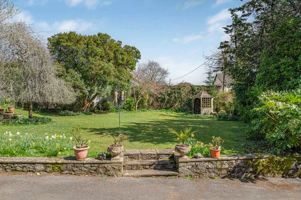 Property photo 3 of 22