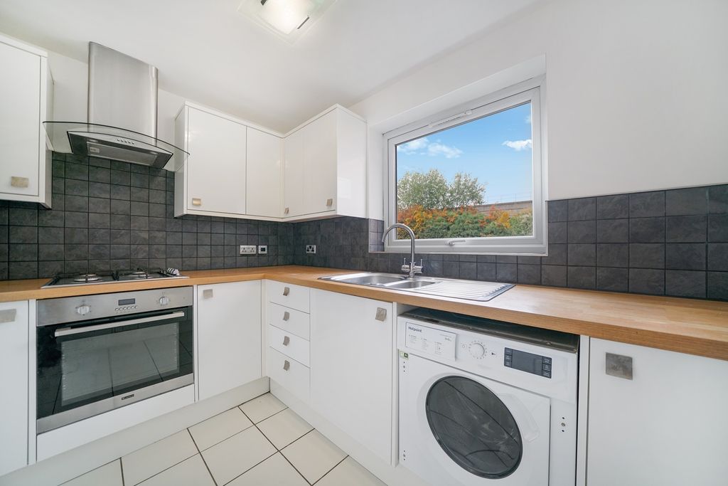 Property photo 3 of 5 Kitchen
