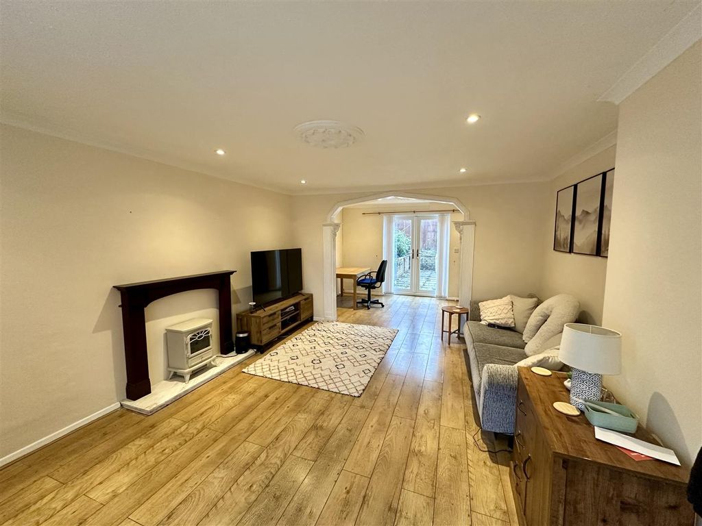 Property photo 2 of 14 Lounge