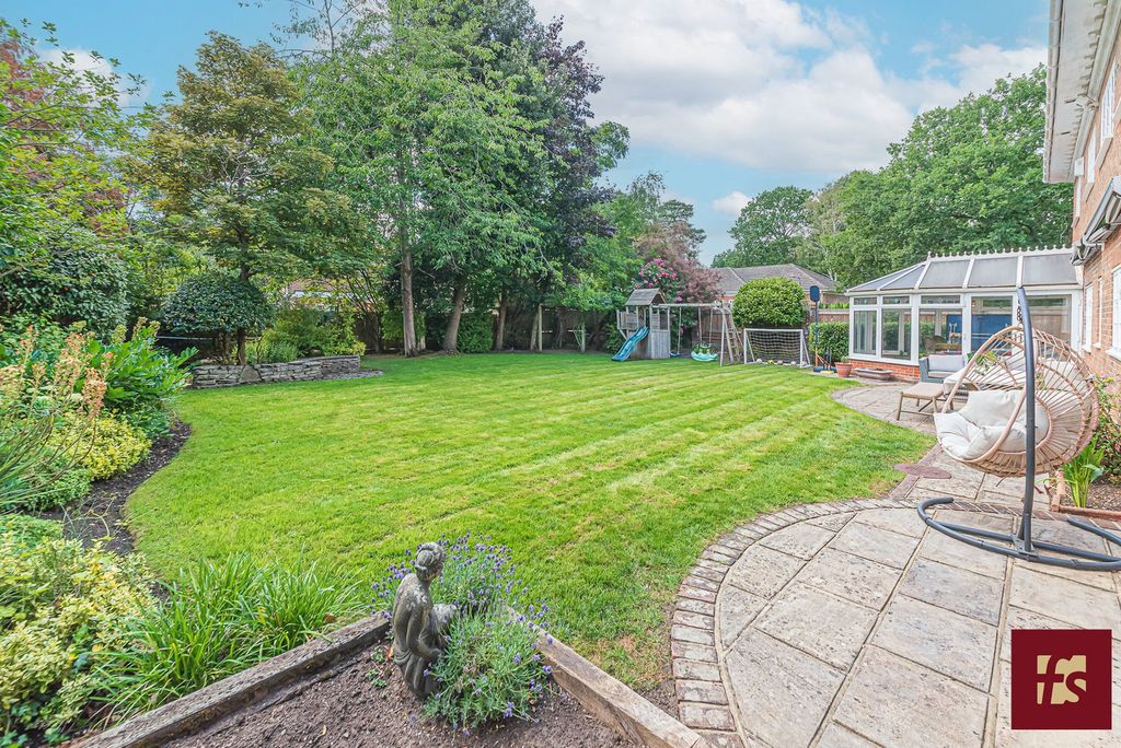 Additional image 38 of 5 bed detached house for saleTalisman Close, Crowthorne, Berkshire RG45