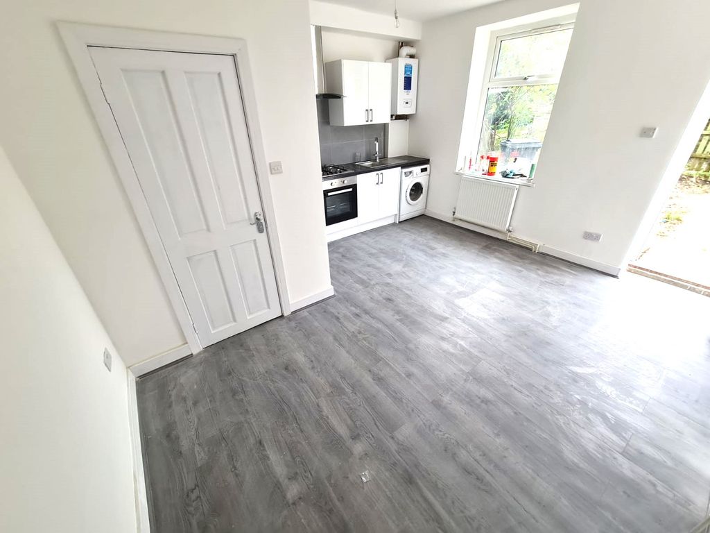 Property photo 2 of 13 F07F520d-8082-4cc8-8E2d-E19950E8d0F7