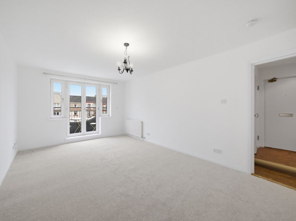 Property photo 3 of 16 Picture 3