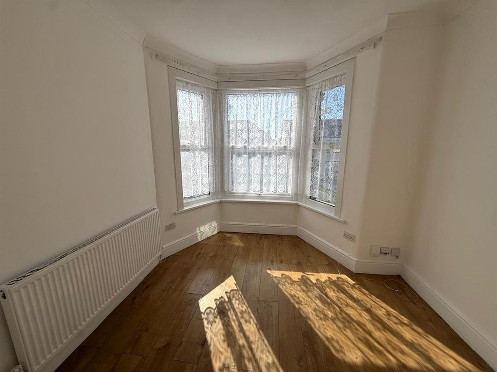 Property photo 2 of 11 Living Room