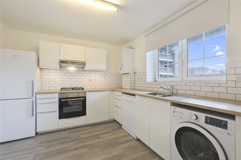 Property photo 2 of 7 Kitchen