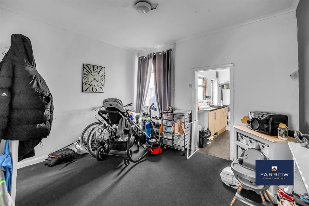 Property photo 3 of 19 Dining Room