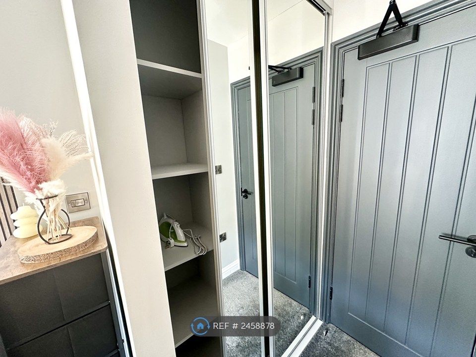 Property photo 3 of 19 Built In Wardrobe