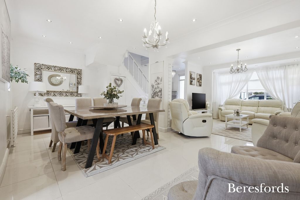 Property photo 2 of 23 Picture No. 12