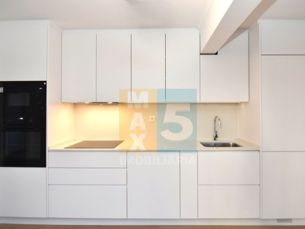 Property photo 1 of 26 Renovated T1 In A Quiet Area Of Linda-A-Velha