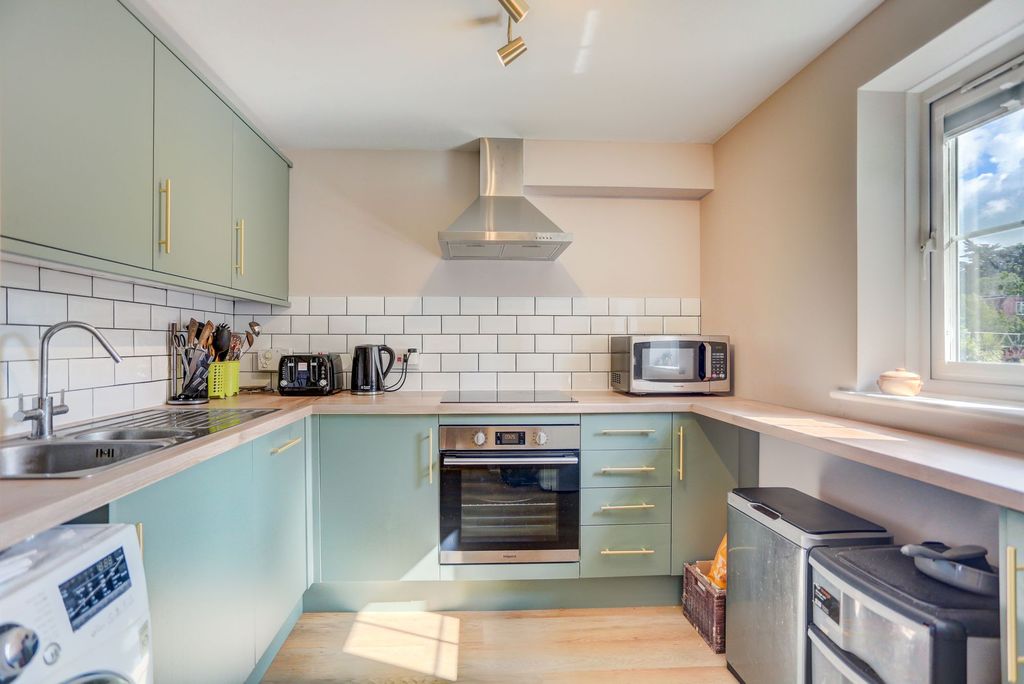 Property photo 3 of 11