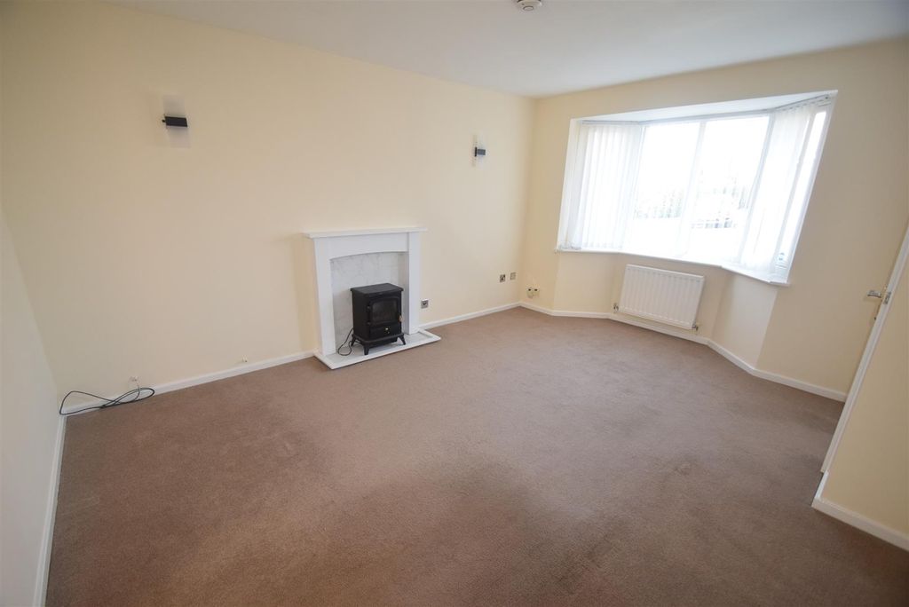 Property photo 2 of 13 Lounge.Jpg