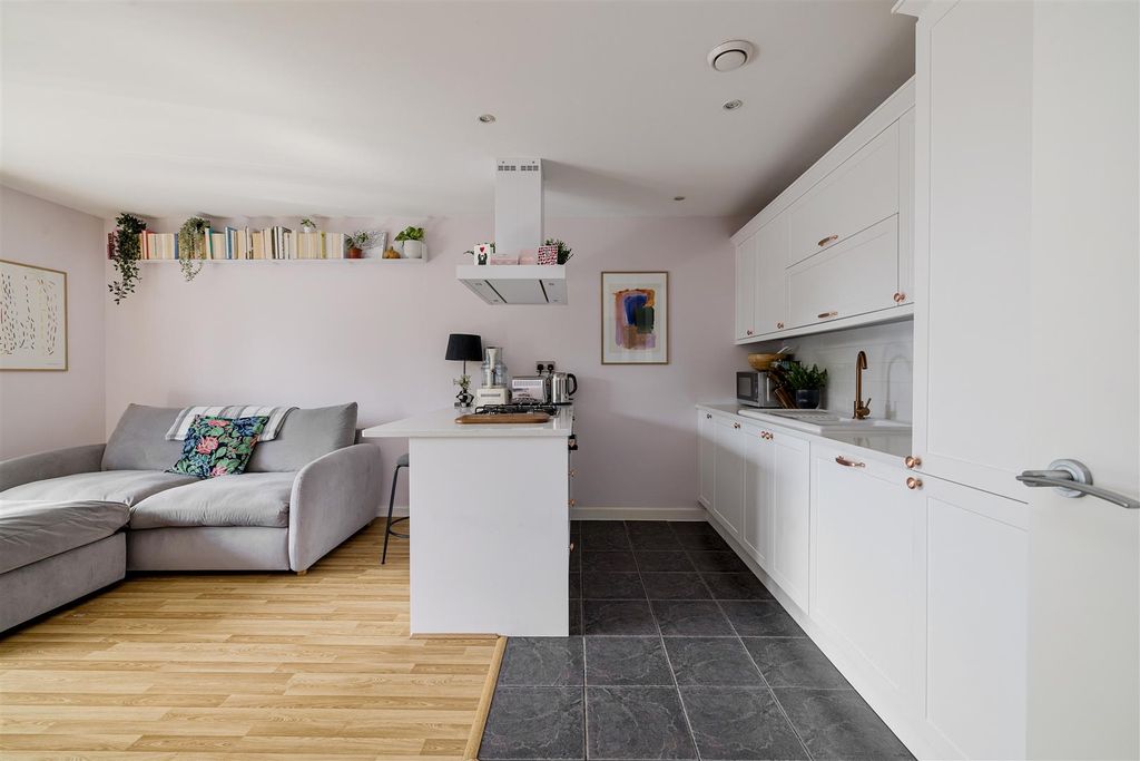 Property photo 1 of 14 Merchant Street E3
