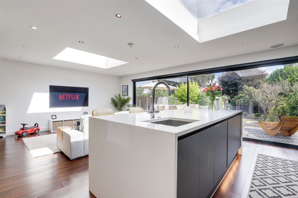 Property photo 3 of 39