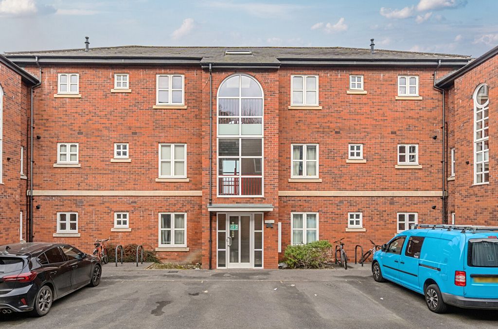 Property photo 1 of 14 1430872-12-69c123...