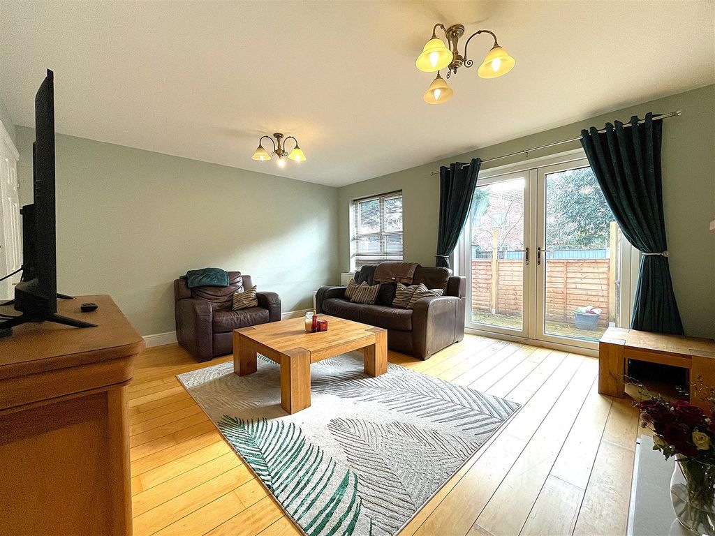 Property photo 3 of 27 Lounge