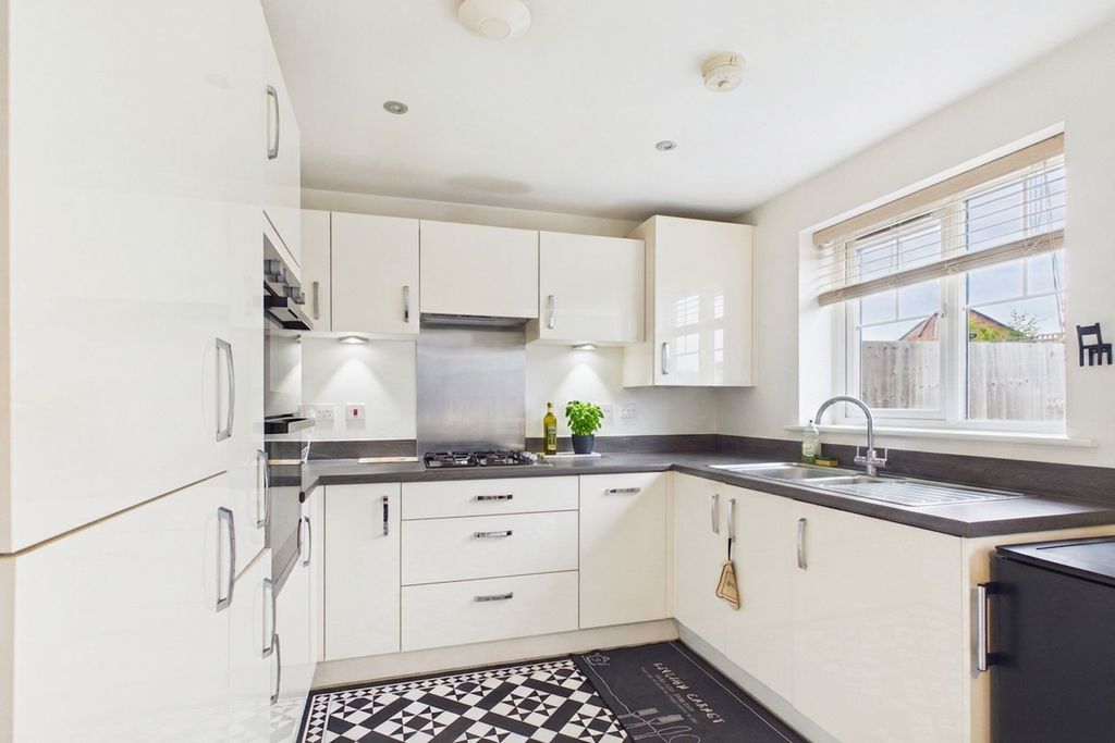 Property photo 3 of 18 Kitchen Diner